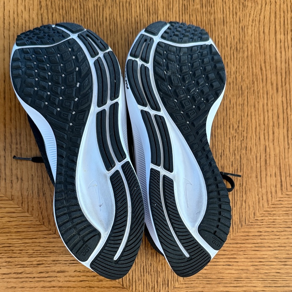 Women’s NIKE PEGASUS 37 size 9 Running Shoes - Picture 13 of 15